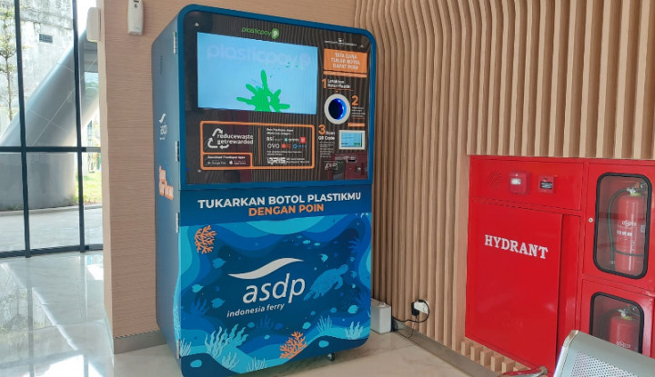 Gunakan Reverse Vending Machine untuk Botol Plastik, ASDP Perangi Sampah Laut