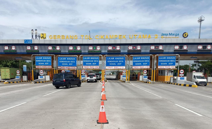 Kendaraan yang Pergi dan Datang ke Jakarta via Cikampek Menurun saat Imlek