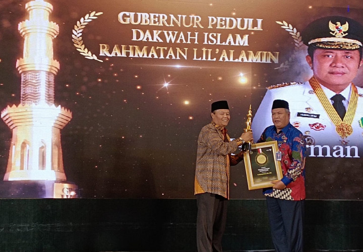 Perhatian dengan Kemajuan Dakwah, Herman Deru Dianugerahi Penghargaan IKADI Award 2022