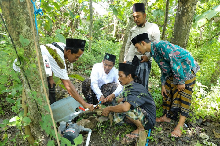 Ponpes di Desa Sambong Terkendala Air Bersih, Kiai Muda Bangun Sumur Bor