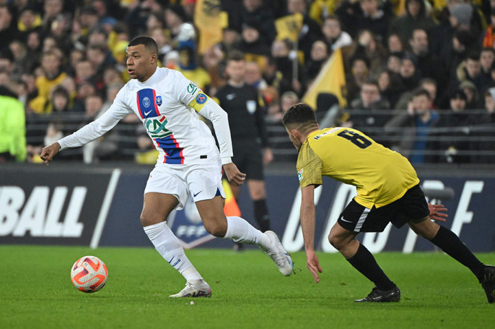 Mbappe Quintrick, PSG Libas Tim Amatir Pays de Cassel 7-0