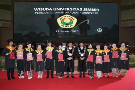 Luluskan 1.000 Wisudawan, Rektor Unej Ingatkan Kaum Muda Fondasi Bangsa