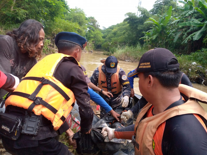 Santri Cirebon yang Hanyut di Sungai Ditemukan Meninggal