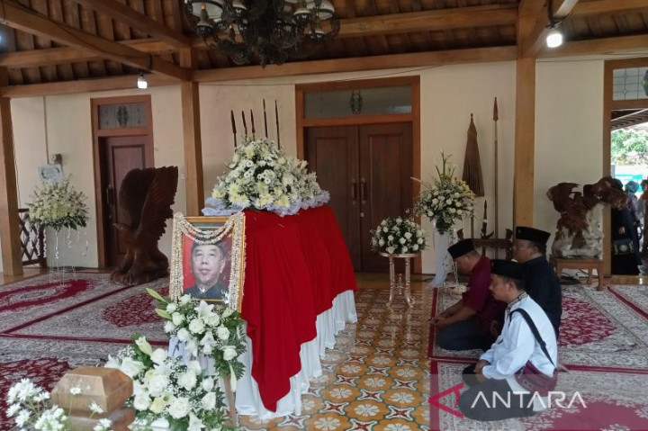 Dubes RI untuk Italia Dimakamkan di Makam Keluarga di Bantul