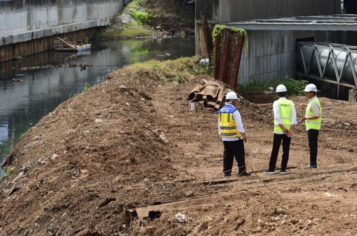 Jokowi: Proyek Sodetan Kali Ciliwung Rampung April 2023