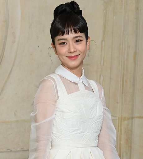 Jisoo BLACKPINK Tampil Klasik nan Imut di Fashion Show Dior Paris Haute Couture 2023