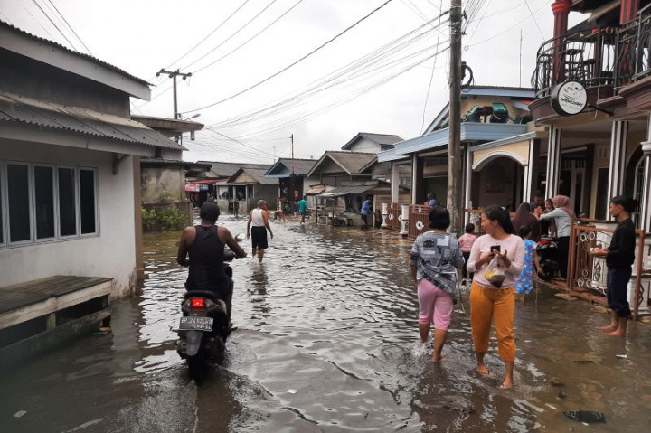 Banjir Rob Rendam Rumah Hingga Jalan di Kampung Bugis Tanjungpinang