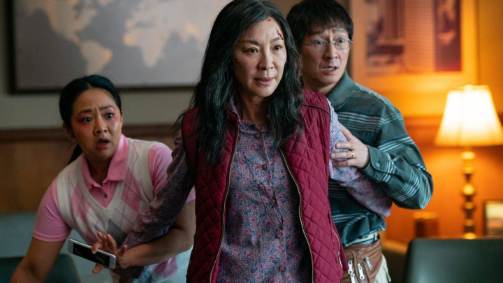 Borong Nominasi Oscar 2023, Ini Sinopsis Film Everywhere Everything All at Once