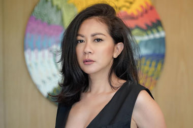 Sering Tampil Seksi, Tante Atien Simon Ditawar Open BO hingga Nyaris Diculik