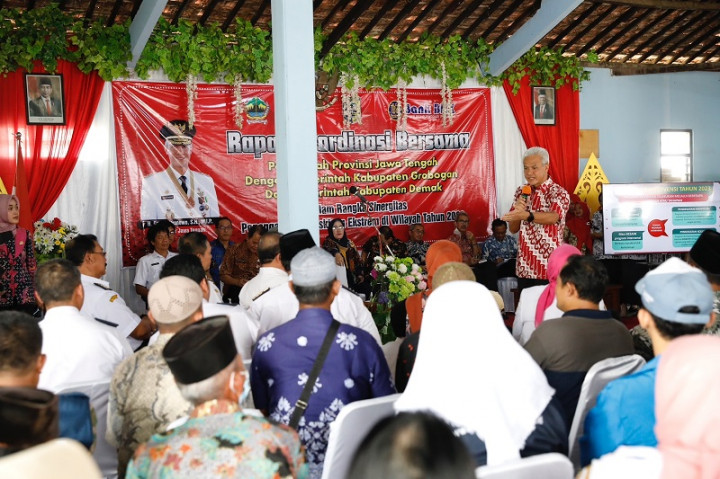 Ganjar Izinkan Kepala Daerah di Jateng Alihkan Alokasi Bantuan untuk Pengentasan Kemiskinan