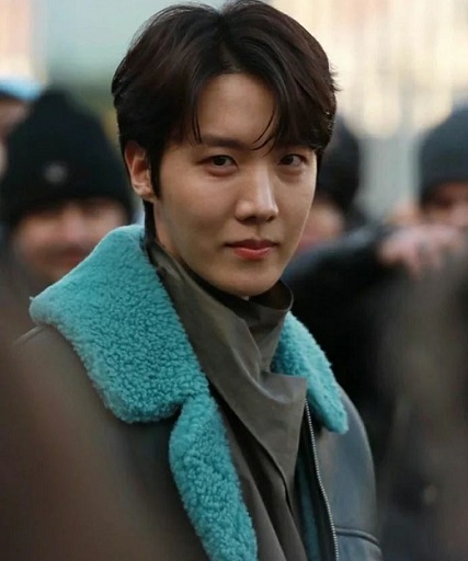 JHope BTS saat menghadiri fashion show Hermes di Paris Fashion Week 2023. (Foto: Dok. Instagram/@jinny.skies)