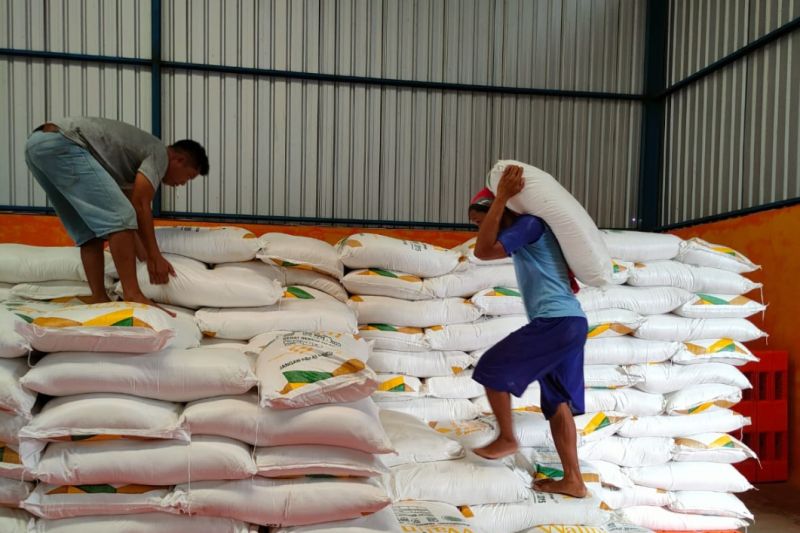 Bulog Putussibau Kalbar Minta 300 Ton Beras Hadapi Ramadan-Lebaran