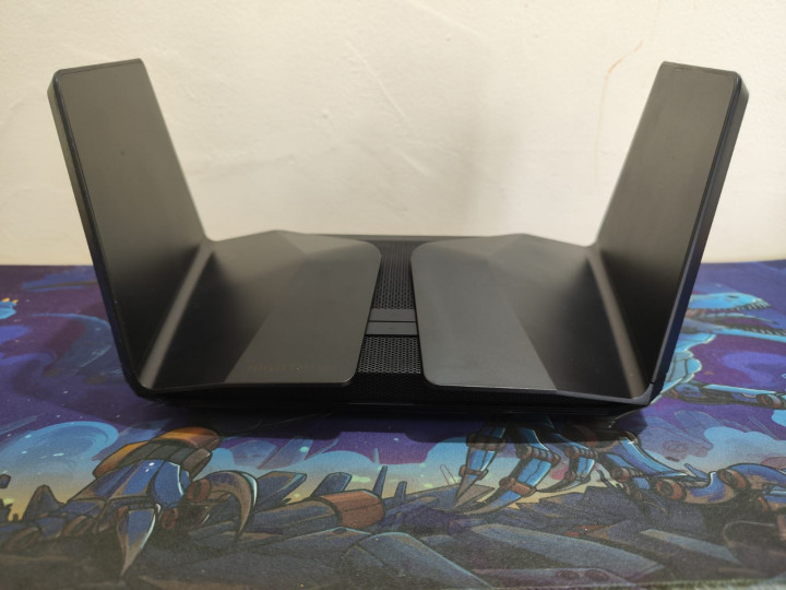 Netgear Nighthawk AX12, Desain Gak Biasa Fiturnya Luar Biasa