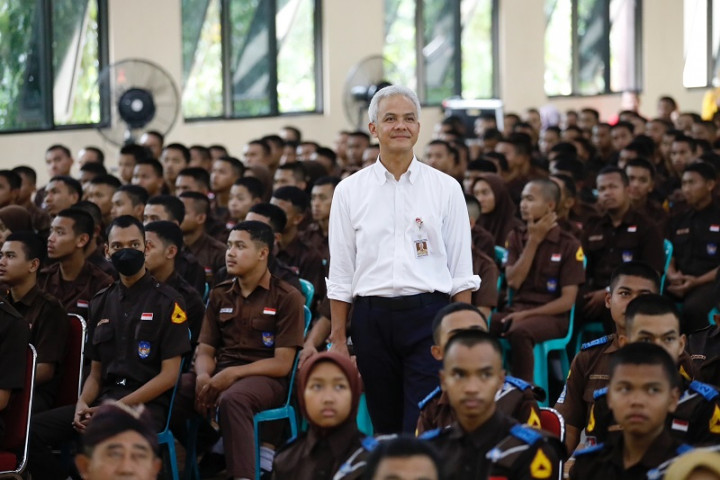Gubernur Mengajar, Ganjar Rangkul Pelajar Cegah Radikalisme hingga Perundungan