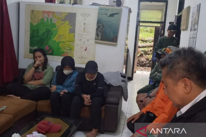 Naik Tanpa Izin, 9 Pendaki Asal Jakarta Kena <i>Blacklist</i> Pendakian Gunung Gede