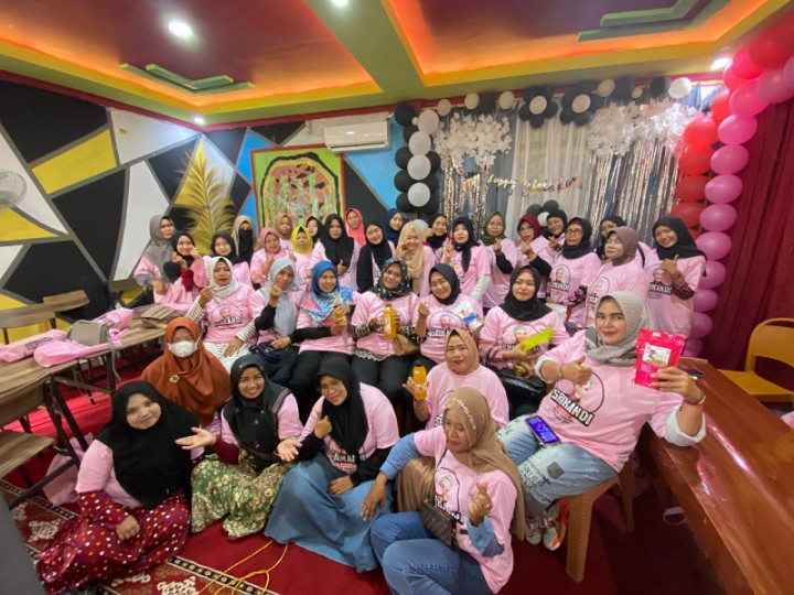 Para Perempuan di Barsel Kalteng Dilatih Membuat Buah Tangan Khas Daerah