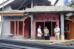 Santri Distribusikan Bahan Bangunan ke 40 Ponpes Terdampak Gempa Cianjur
