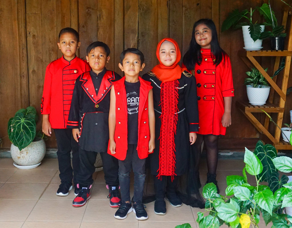 Hero Band asal Ponorogo yang mencuri perhatian membawakan lagu metal (Foto: Hero Band)