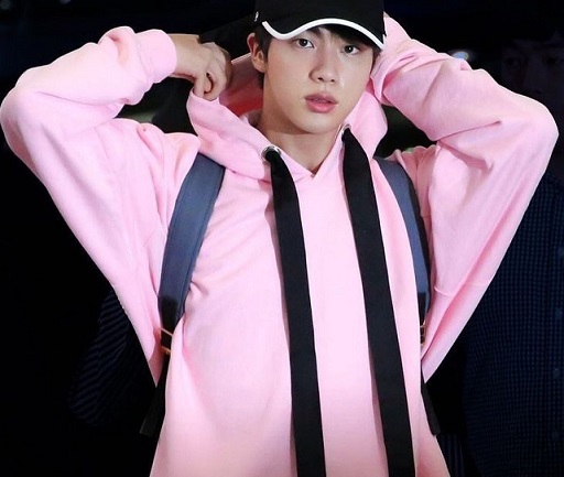 5 Potret Jin BTS Kenakan Outfit Serba Pink, Cute Banget!