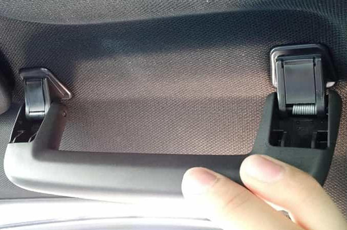Ada Handle Di Dalam Mobil, Sudah Tahu Fungsinya?
