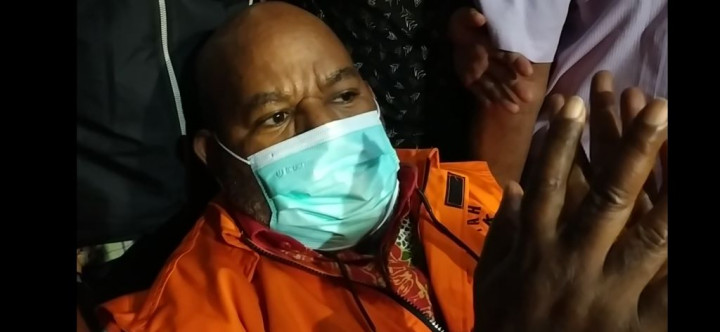 Lukas Enembe Merajuk Minta Berobat ke Singapura