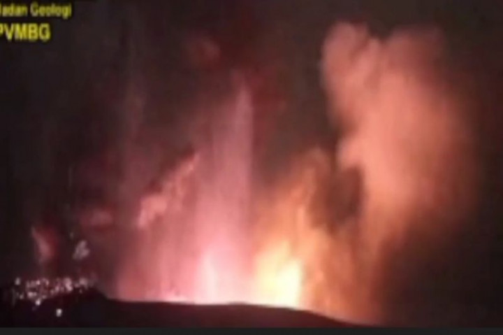 Gunung Anak Krakatau Erupsi 4 Kali dalam Sehari