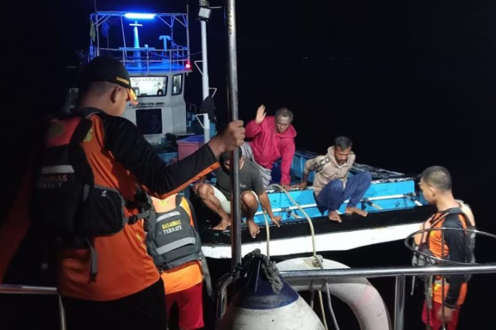 Basarnas Ternate Selamatkan 12 Penumpang KM Inka Mina 987