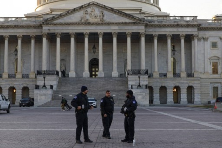 Pria Penyerang Polisi Gedung Capitol AS Divonis 80 Bulan Penjara