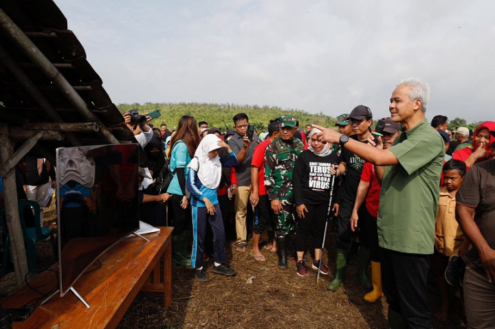 Gubernur Jateng Tanam 1.500 Pohon di Area Rawan Longsor dan Banjir Bandang