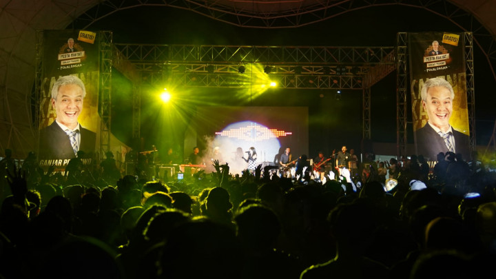 Gelar Pesta Rakyat, Relawan Hibur Warga Pekalongan