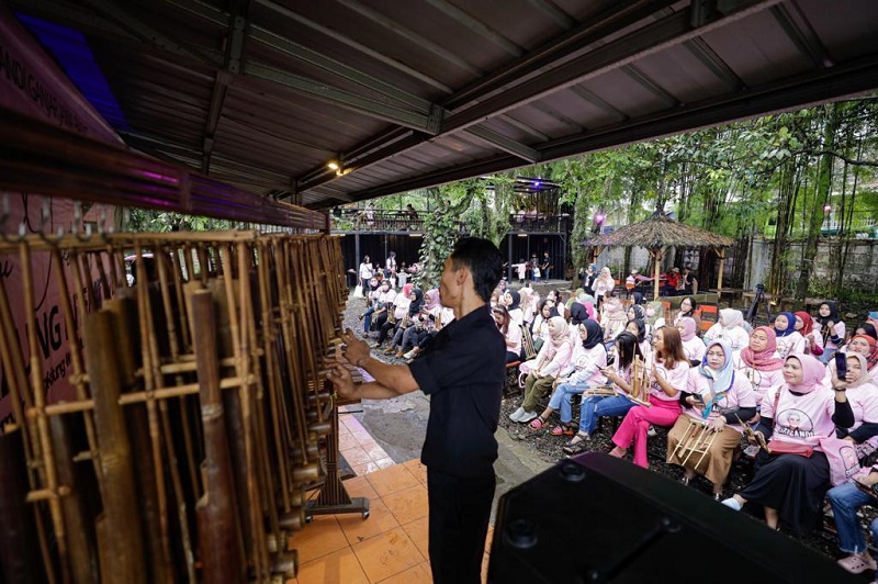 Upaya Para Perempuan di Jabar Melestarikan Angklung