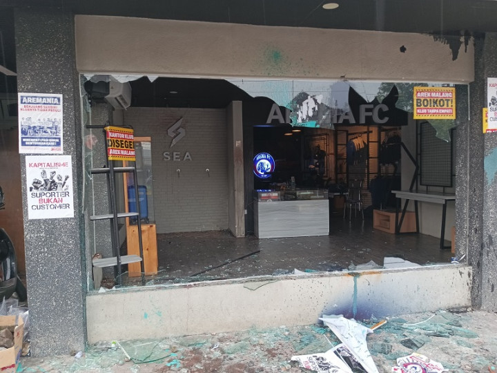 Kantor Arema FC Dirusak Massa