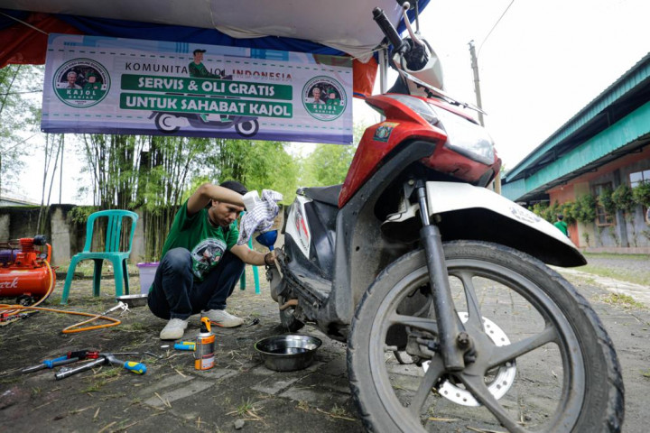 Komunitas Ojol di Serang Servis 500 Motor Gratis
