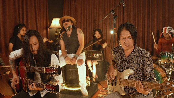 /rif Obati Kerinduan Penggemar di Acara Get Closer