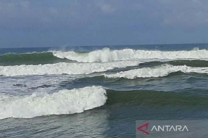 Masyarakat Pesisir Diimbau Waspada Gelombang Tinggi hingga 6 Meter