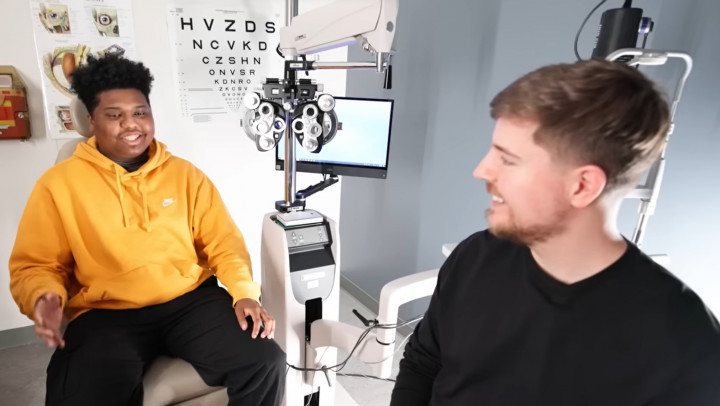 Viral! YouTuber MrBeast Bantu Operasi 1000 Orang Buta untuk Bisa Melihat