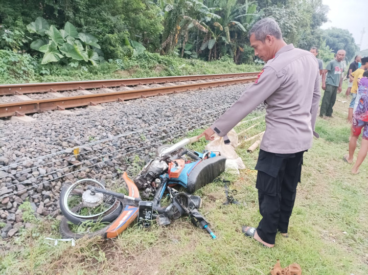Pasutri di Malang Tewas Tertabrak Kereta di Perlintasan Tanpa Palang