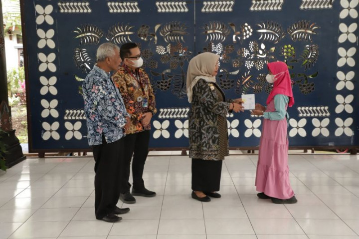 Bupati Sleman Minta Penerima Bansos Bijak Manfaatkan Bantuan