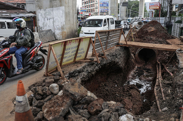 Pengerjaan Proyek Galian Lelet, Cipulir Macet Parah