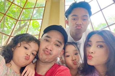 Semakin Marak Konten Fitnah Tentang Keluarganya, Ruben Onsu Beri Peringatan Keras