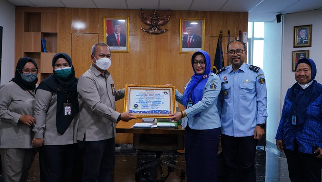 Kemenkumham Terima Penghargaan Pelayanan Publik dari Ombudsman RI