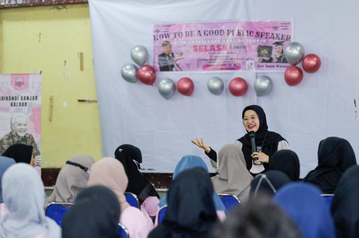 Perempuan di Kalbar Tingkatkan Kualitas Melalui Seminar <i>Public Speaking</i>