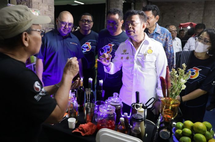 Mentan Syahrul Yasin Limpo saat mengunjungi tenant di Festival Kopi Nusantara. (Foto: MI)