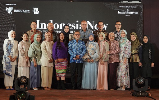 Menteri perdagangan, perwakilan brand serta desainer yang terlibat dalam Indonesia Now untuk NYFW 2023. (Foto: Dok. Istimewa)