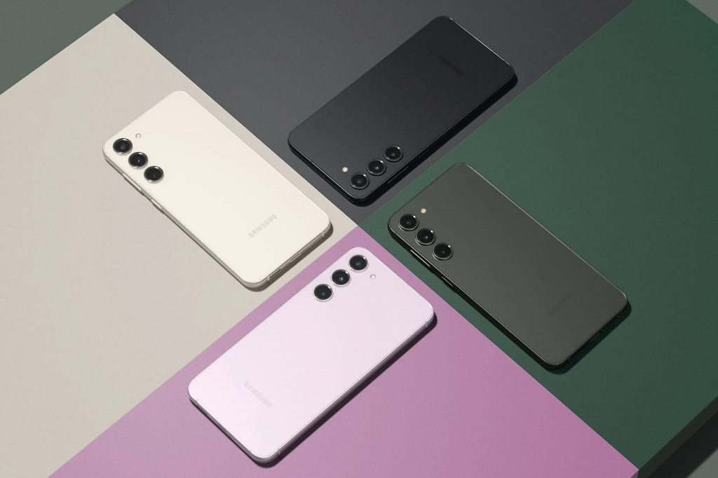 Samsung Galaxy S23 Plus memiliki tampilan yang sama dengan versi reguler alias Samsung Galaxy S23 karena memiliki tiga kamera belakang.