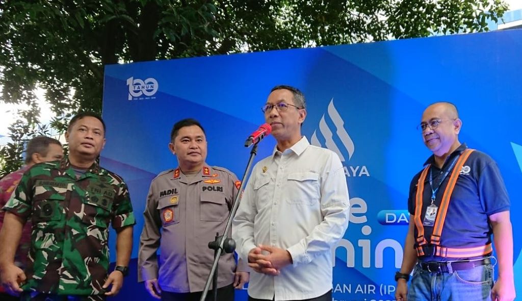 Pj Gubernur DKI Jakarta Heru Budi Hartono (dua dari kanan). Medcom.id/Kautsar Widya.