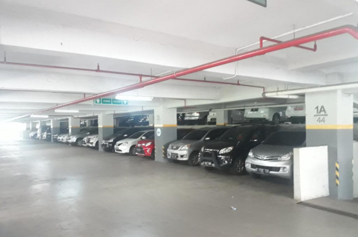 Alasan Mobil Harus Menghadap Ke Jalan Saat Parkir Seri Di Mall
