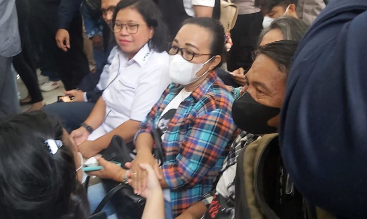 Orang Tua Bharada E Hadiri Sidang Duplik Anaknya