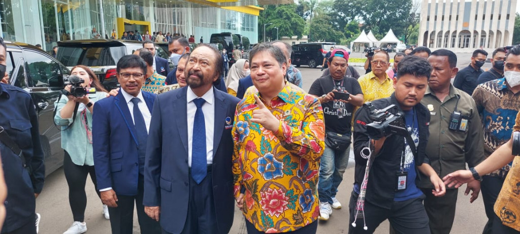 Ketua Umum NasDem Surya Paloh dan Ketua Umum Golkar Airlangga Hartarto. Foto: Medcom.id/Anggi Tondi Martaon.