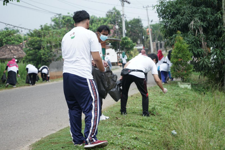 Pelihara Lingkungan, Relawan Gandeng Warga Gencarkan Kerja Bakti